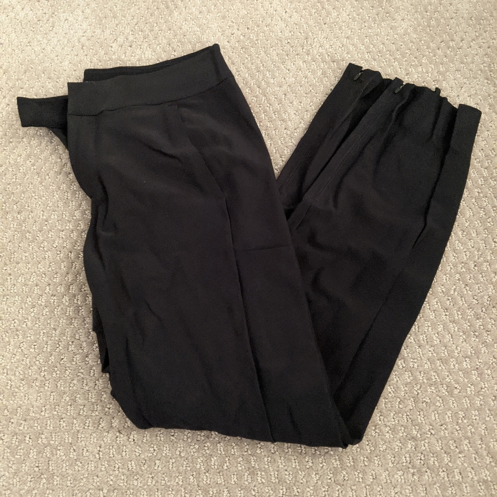 Athleta Mercurial cropped pants